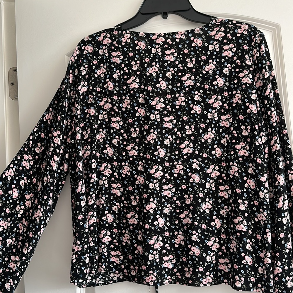 H&M Divided Black Floral Patterned Ruffle Blouse Top With Lacing - Picture 5 of 9